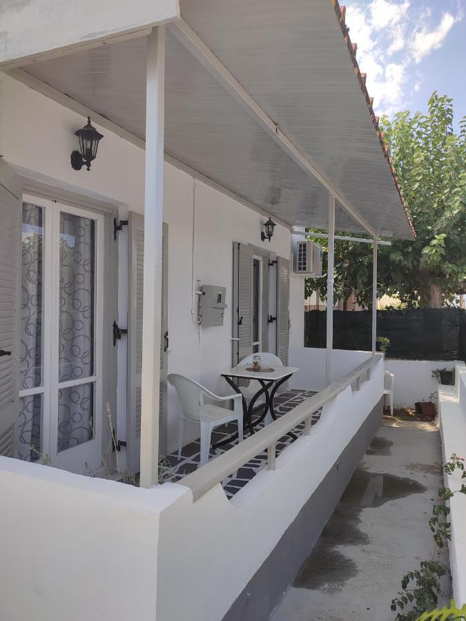 Victory'S House, 3Min Walk To Skala'S Sandy Beach Bagian luar foto